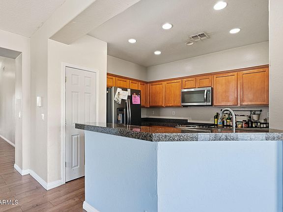 3rd image of 1724 W HEMINGWAY Lane