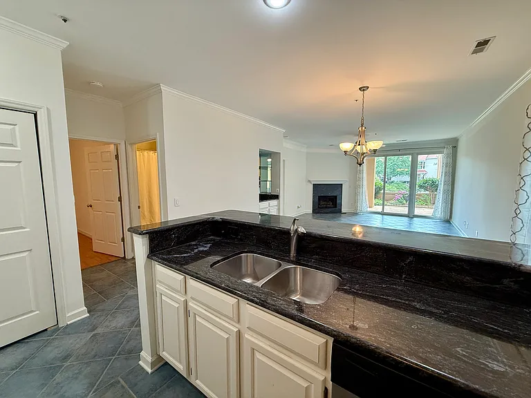 18009 Kings Point Dr #D — Photo 10