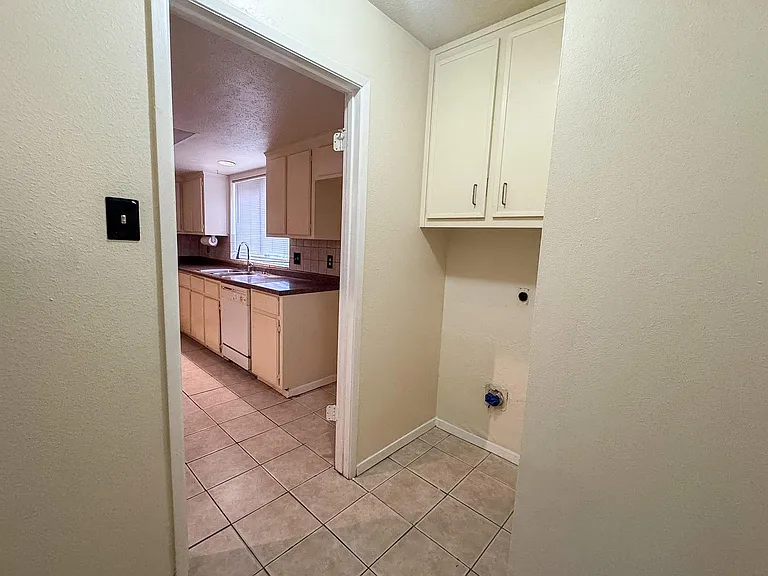 14418 Moorfield Dr — Photo 32