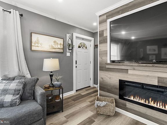 4th image of 105 N Trooper Rd