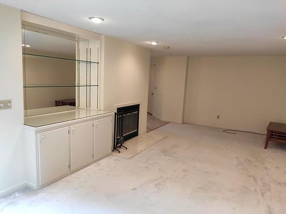 2nd image of 605 Clubhouse Rd