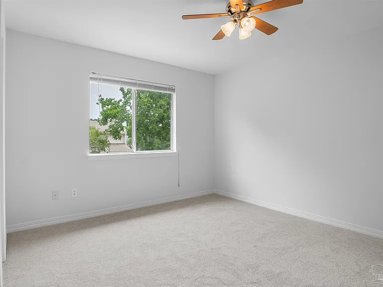 1356 Redwood Ln — Photo 13