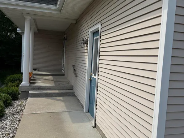 282 Lighthouse Cir, Manistee, MI 49660