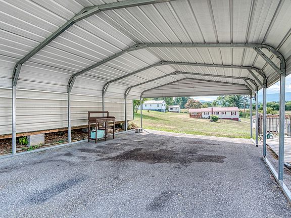 4th image of 219 Highland Cir