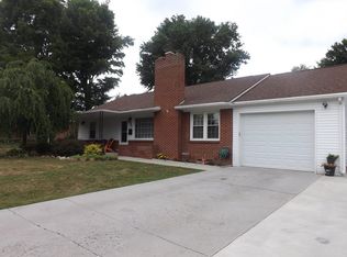 907 Mountain Lake Ave, Pearisburg, VA 24134