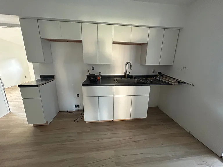 204 S West St — Photo 1