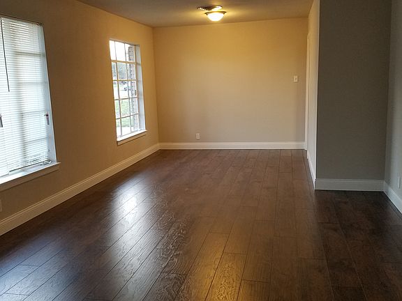 3rd image of 315 Teakwood Ln