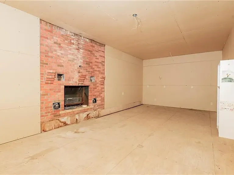 2318 Fleming Rd — Photo 26