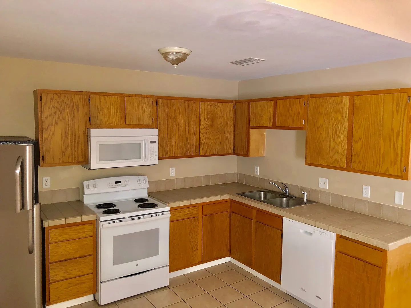 821 Hardy Avenue — Photo 2