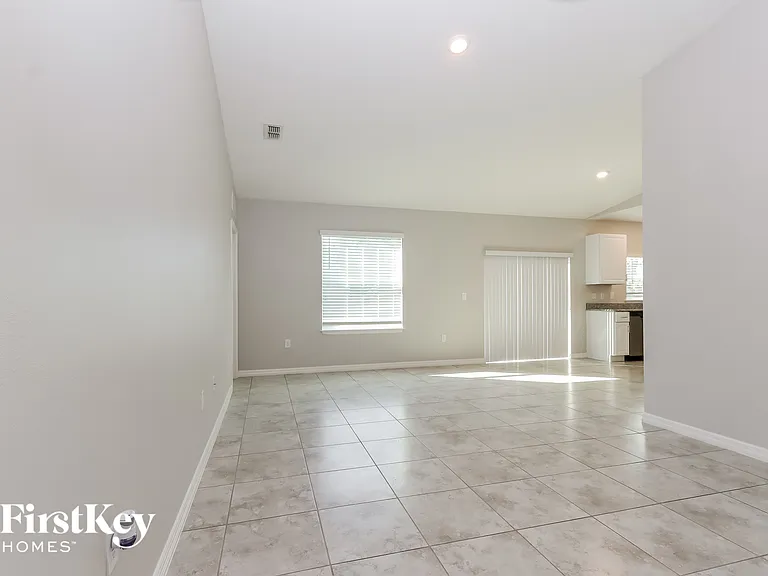 1810 SW Effland Ave — Photo 4