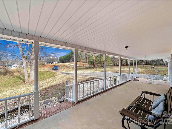 2nd image of 1958 Riverhill Dr