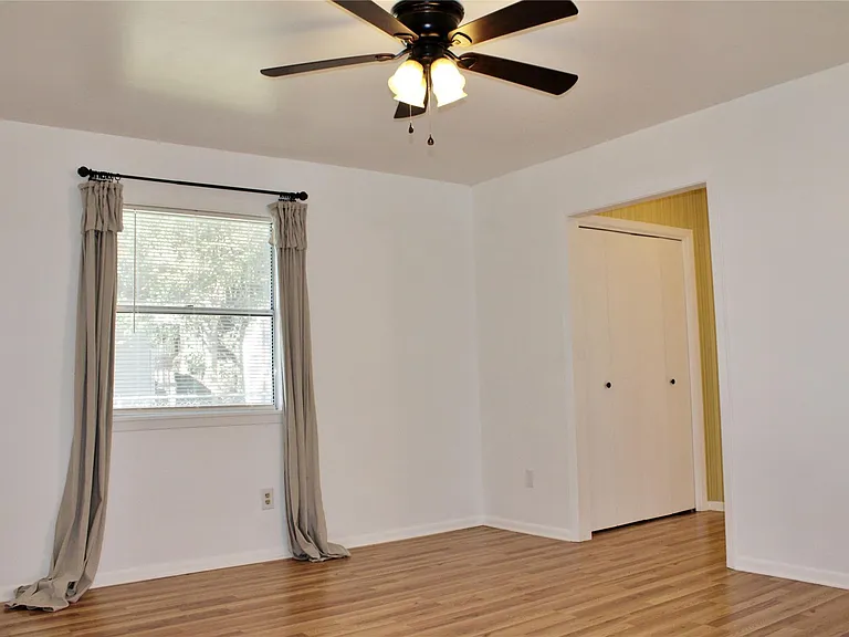 218 Smith St — Photo 22