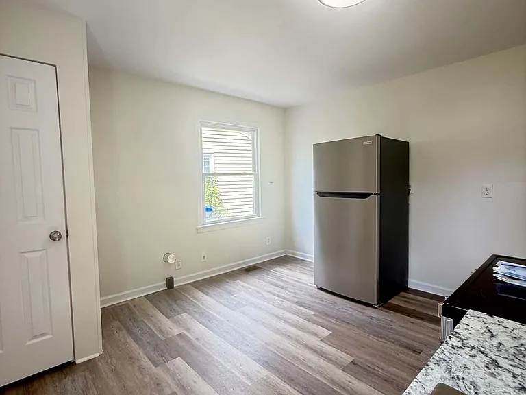 1022 Stanley Ave — Photo 6