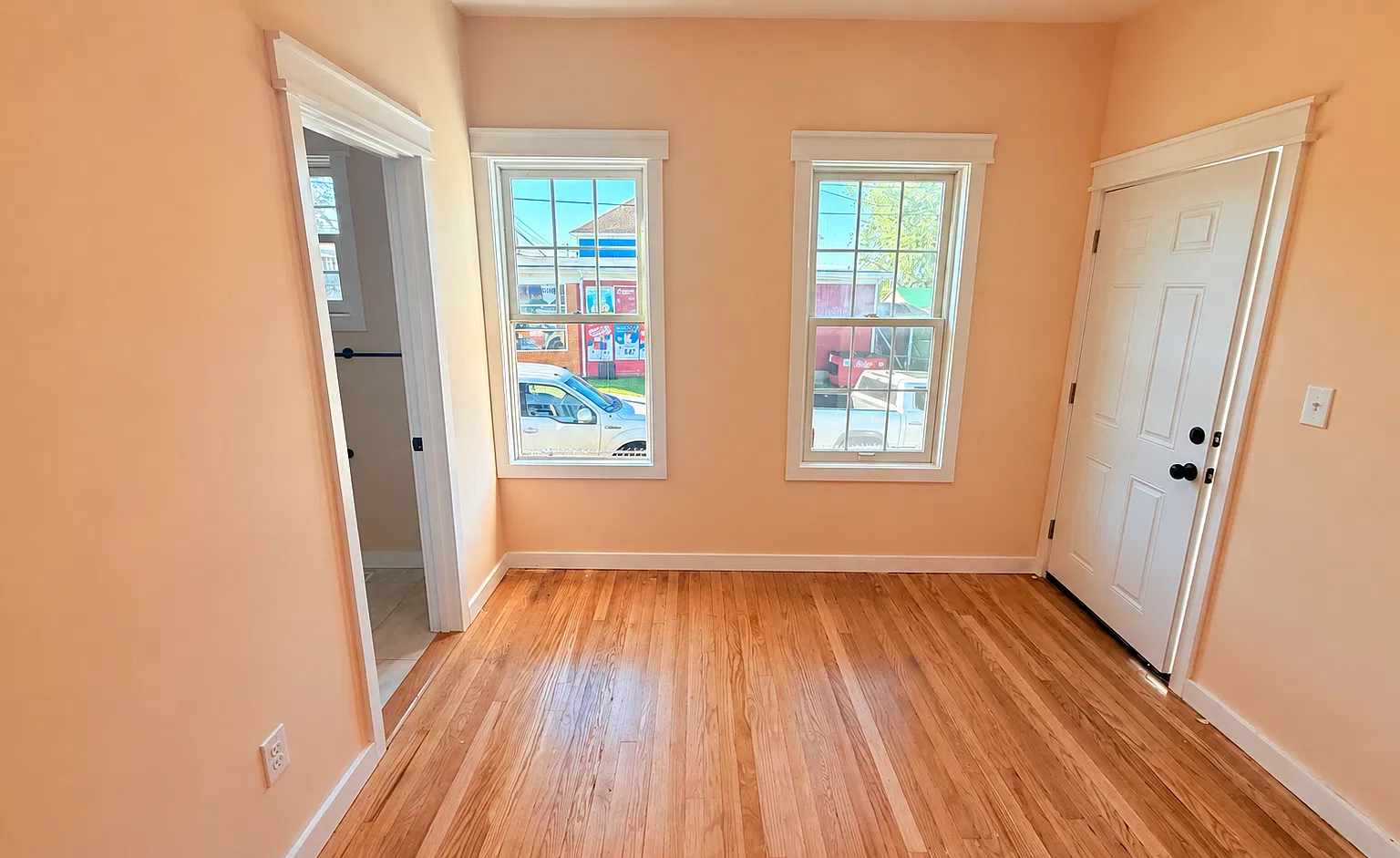 1711 Bay St — Photo 4
