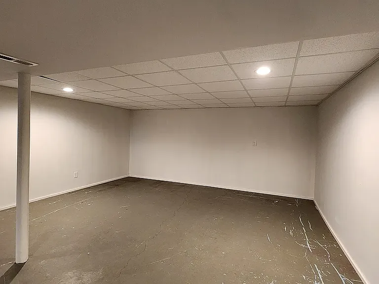 301 Grove St — Photo 13