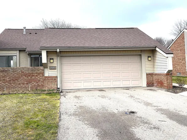29207 E Chanticleer Dr, Southfield, MI 48034