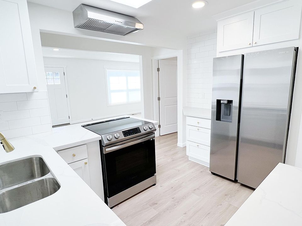 Kitchen - Brand new Samsung appliances