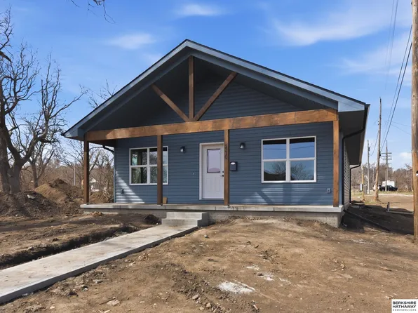 2210 26th St, Omaha, NE 68111
