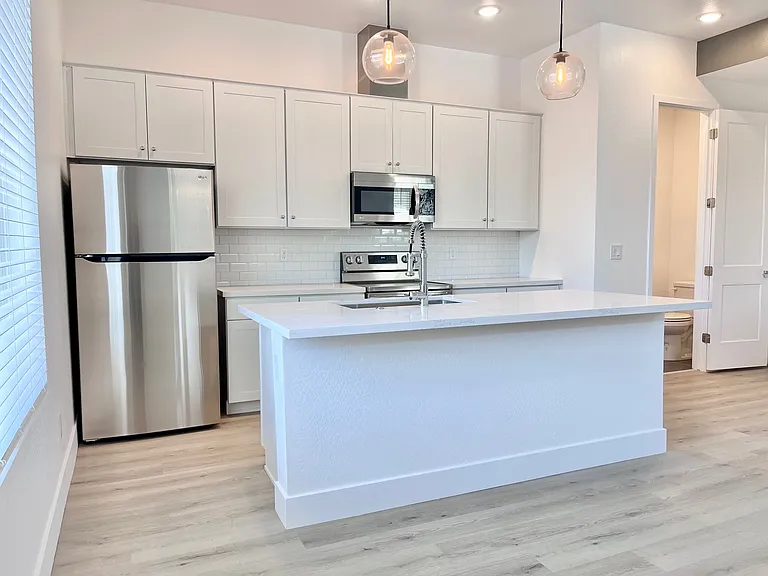 1247 E Colter St #11 — Photo 2