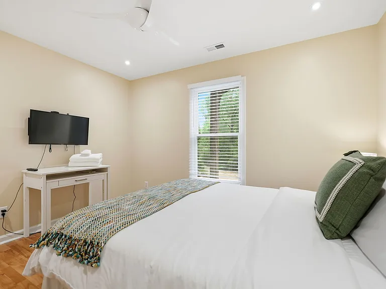 1502 Hollywood St — Photo 34