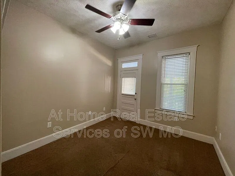 2 bed, 1.0 bath, $900 — Photo 3