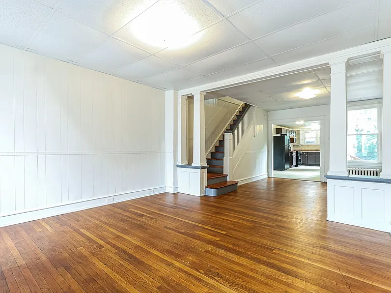 546 Manor St — Photo 3