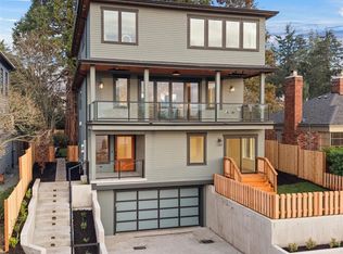 3020 W Viewmont Way W, Seattle, WA 98199