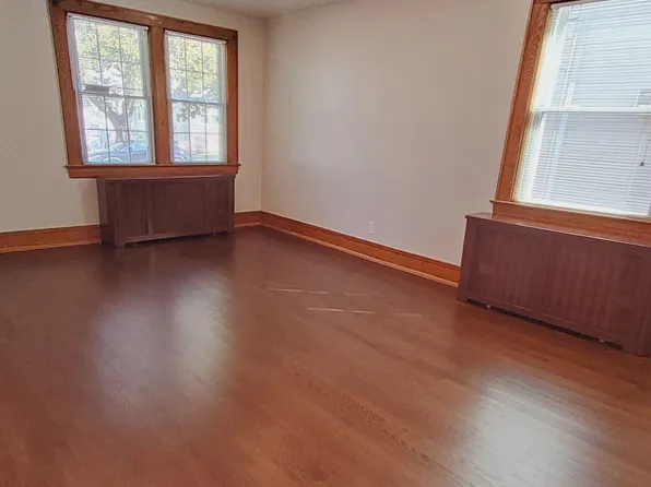 285 Born Street image 19 of 41