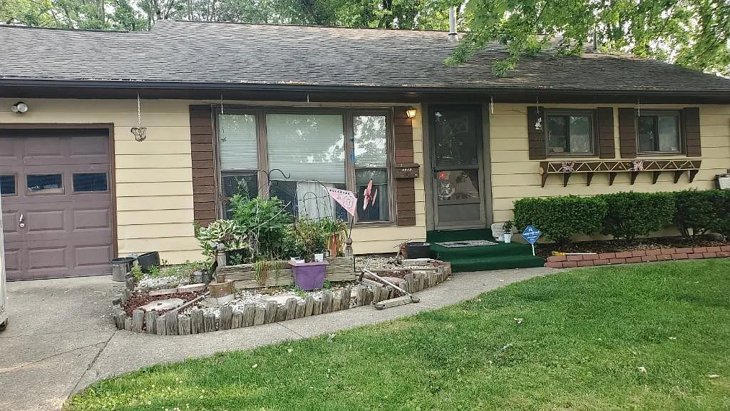 1181 Manfeld Dr photo 1