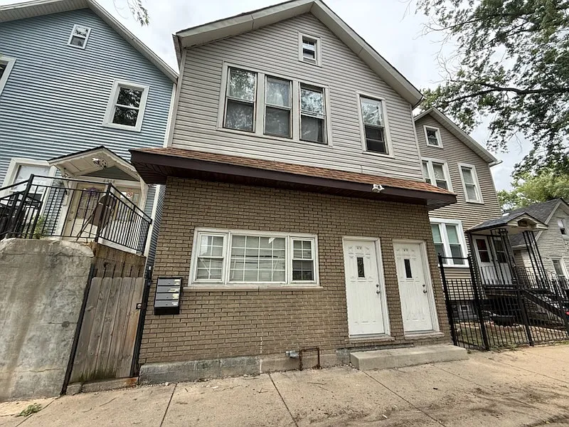 2 bed, 650 sqft, $1,250 — Photo 1