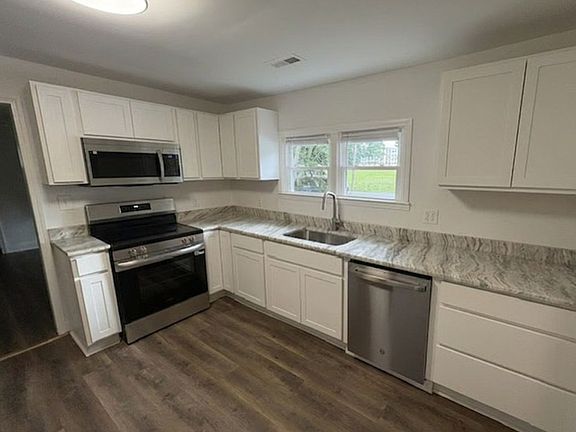 2nd image of 226 Lancaster Ave