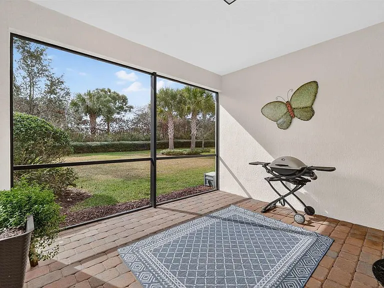 540 SE Monet Dr — Photo 11