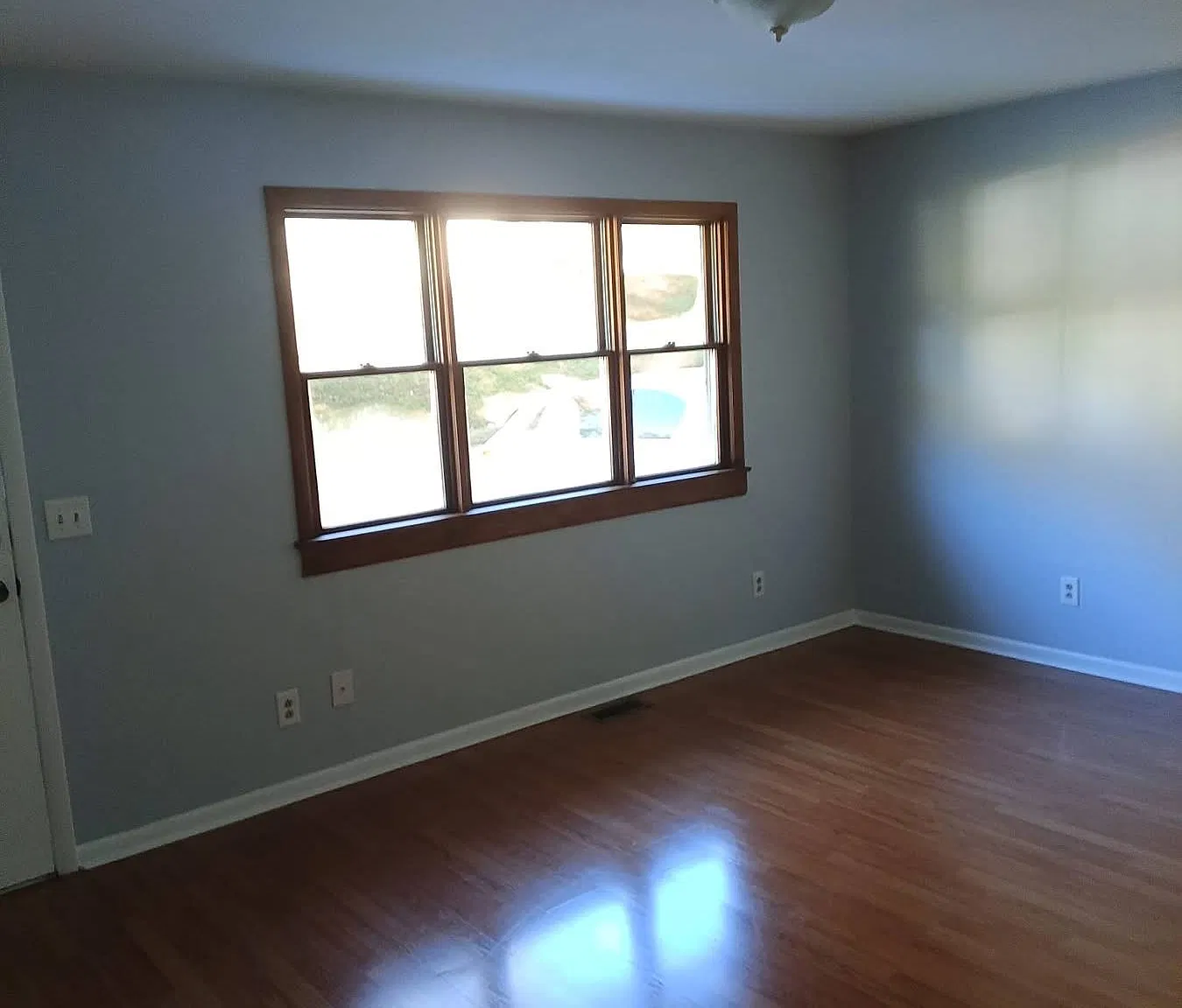 3 bed, 960 sqft, $1,200 — Photo 3