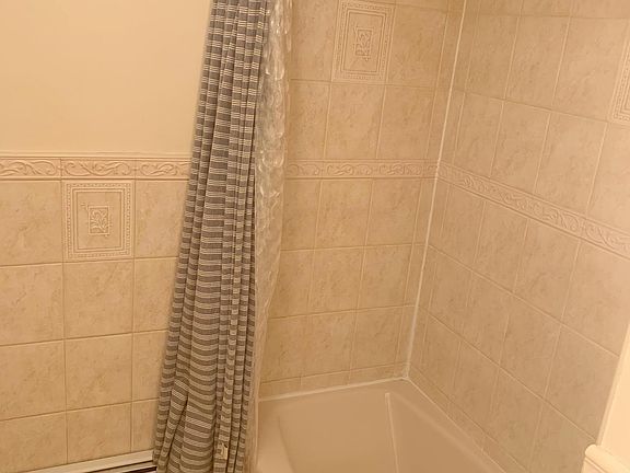 3rd image of 484 Vernon Ave APT 1