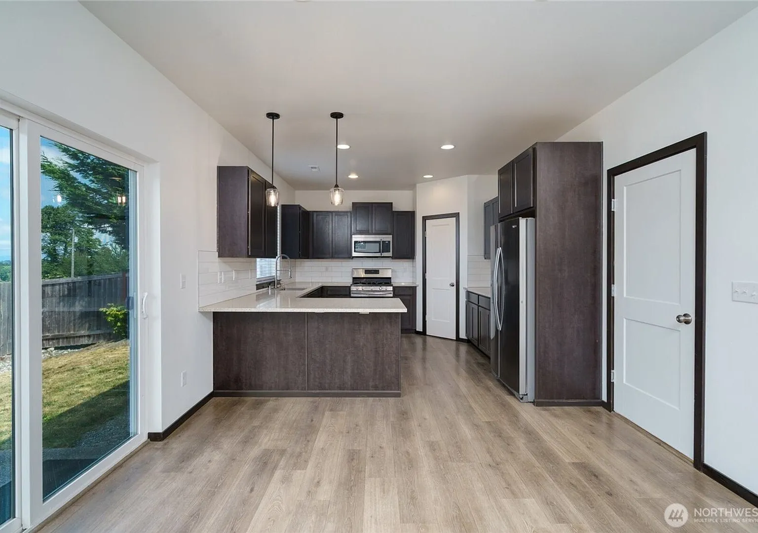 Mount Vernon 4 Bedroom — Photo 4