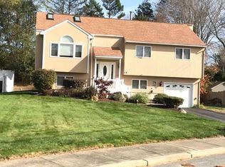 59 Valley View Dr, Cranston, RI 02921