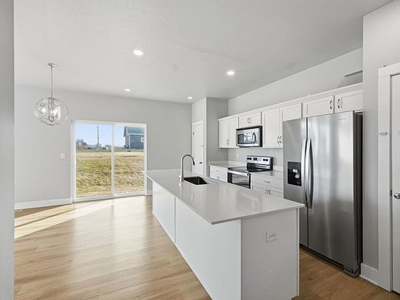 4th image of 818 Kingfisher Dr