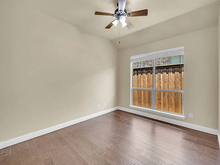 1721 Medina Ln — Photo 29