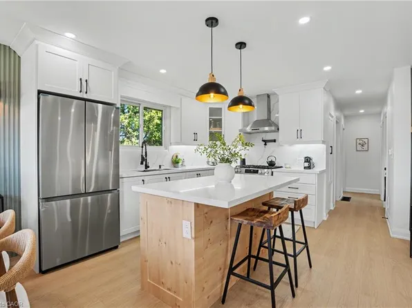 311 E 14th St, Hamilton, ON L9A 4C1