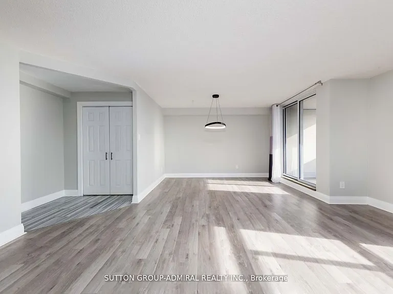 50 Inverlochy Blvd #1005 — Photo 8