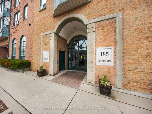 185 Robinson St #202, Oakville, ON L6J 7P6
