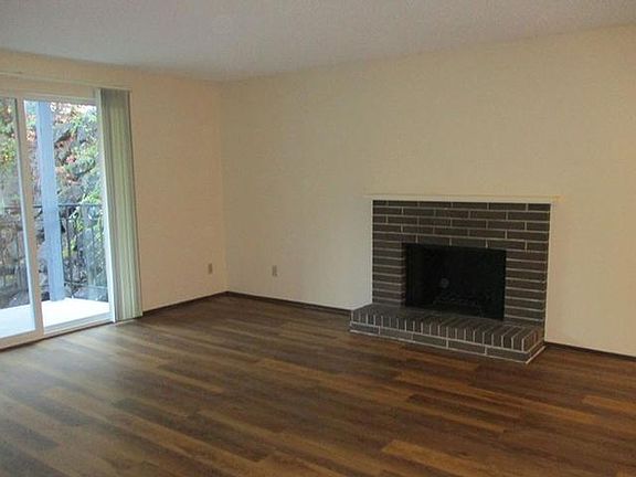3rd image of 6212 S 153rd St APT 22