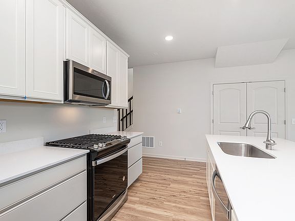 5th image of 3288 Morab Dr