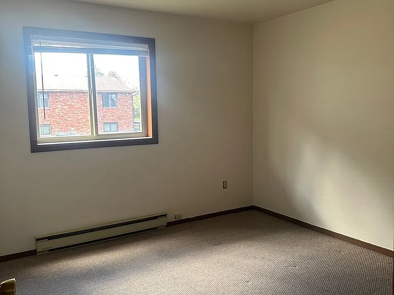 1526 W Koch St — Photo 3