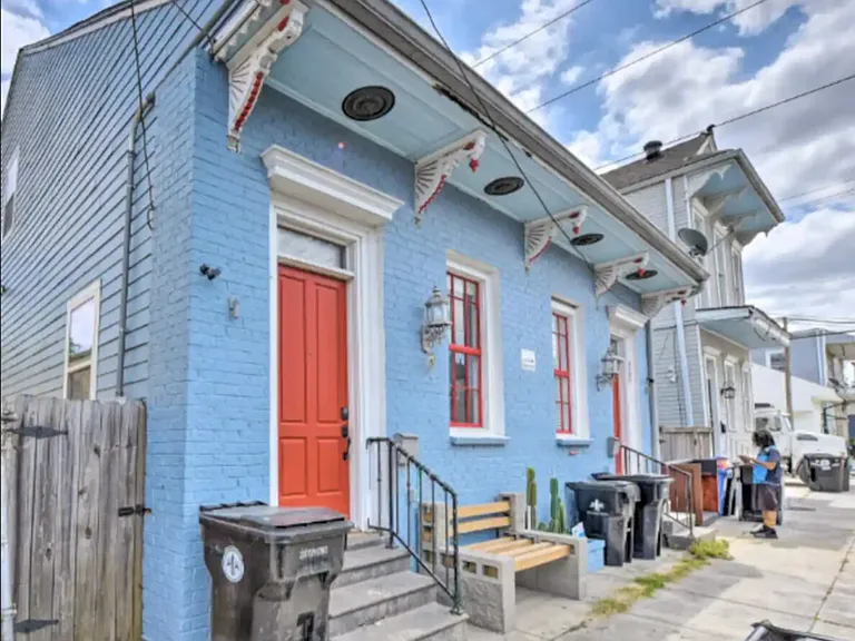 Dumaine St — Photo 21