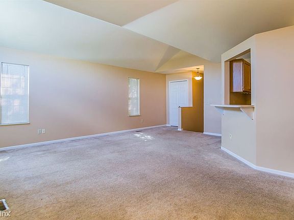 5th image of 216 Oakbrooke Dr Unit 5
