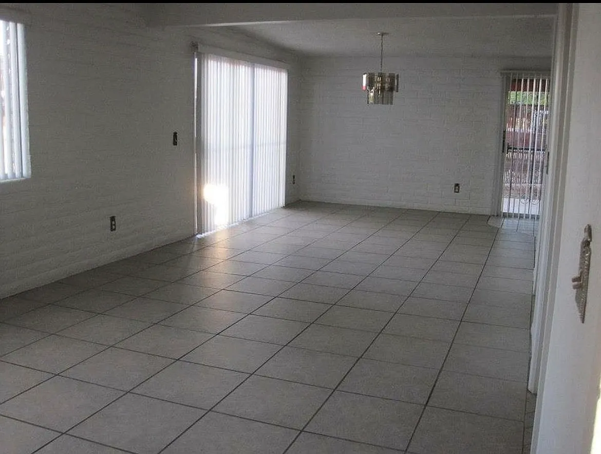 4 bed, 1287 sqft, $1,900 — Photo 3