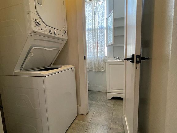 2nd image of 219A Summit Ave Floor 2