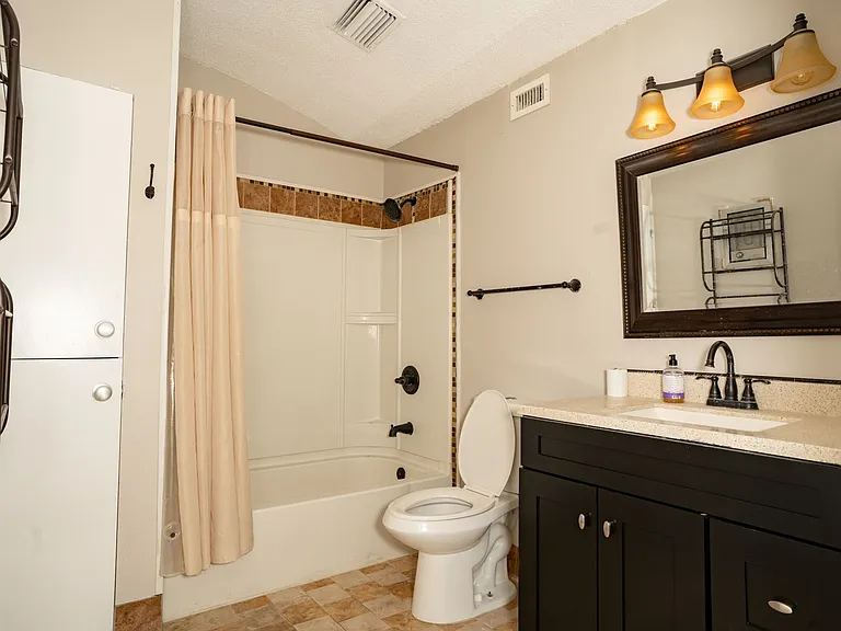 823 S Water St #5F — Photo 8