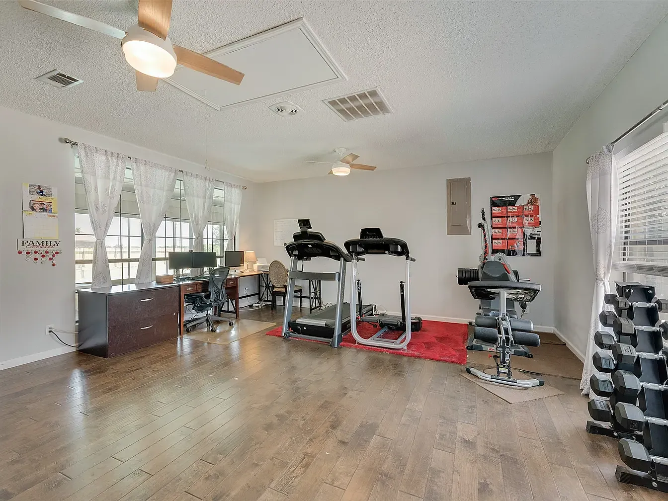 4 bed, 2669 sqft, $2,999 — Photo 2